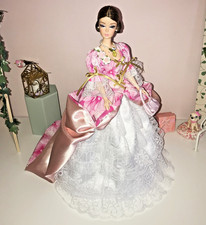 Barbie gold label days - label,