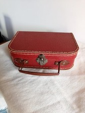 Piccola valigetta in cartone