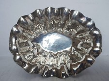 Vassoio Ovale Sbalzato E Martellato A Mano In Argento 800 