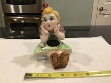 Statuina bambina dipinta a