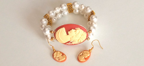 Bracciale orecchini con cammeo