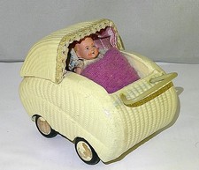 Vecchie case delle bambole passeggino con baby doll - anni 40/50