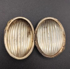 Raro Antico Porta Pillole/Scatolina in Ottone a Forma di Conchiglia Rilievo -...