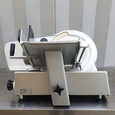 AFFETTATRICE A GRAVITA'