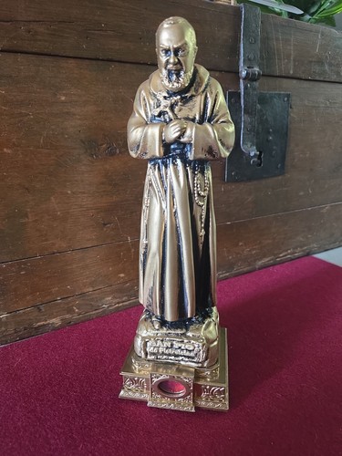 Statua san padre - san,