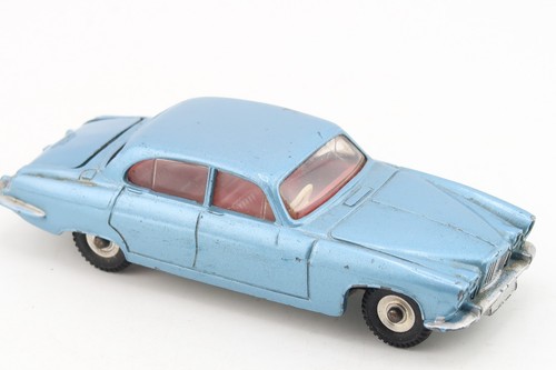 Dinky toys 142 - jaguar, mark