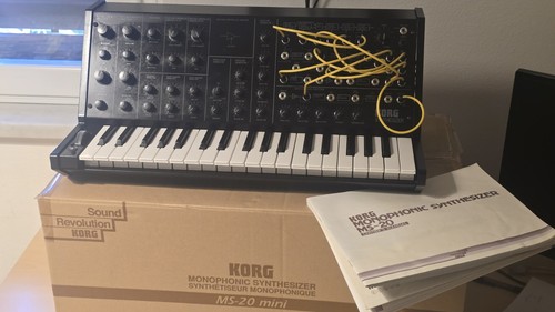 Korg mini synthesizer - ms-20,