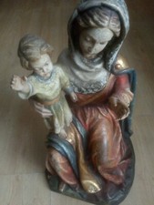 scultura in legno madonna con