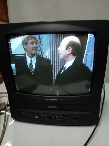 Daewoo crt vhs combo - daewoo, 14"