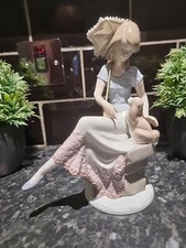 Statuina bambina e cane in