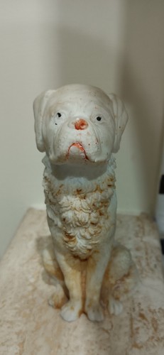 Antica statuina raffigurante