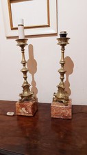 Coppia di candelieri in ottone in stile barocco, vintage, con base in marmo ross