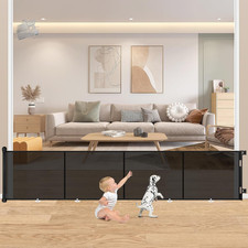 Retractable safety gate for