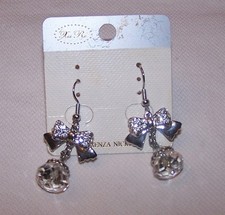 Orecchini  Argenteo lunghi con fiocchetto e cristallo cm.4 Senza nichel 