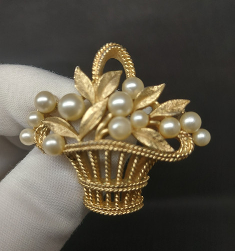 Vintage crown trifari - crown,