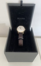 Orologio Bulova collezione " Classic "con quadrante bianco.