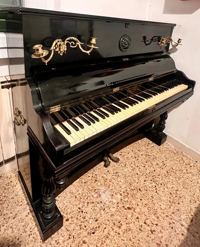 Pianoforte verticale antico