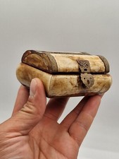 ? Vintage italian Jewelry Box - Made of Animal Horn with Fur Interior