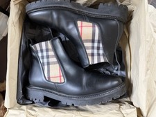 Authentic Burberry Runway