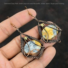 Orecchini pendenti avvolti in