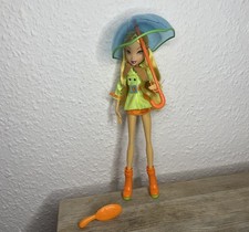 Bambola Winx Club Stella con ombrello e docce a molla di Mattel