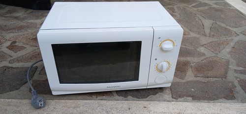 Forno microonde daewoo 700w - daewoo,