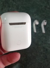 Apple AirPods con Custodia di Ricarica senza Fili - Bianco
