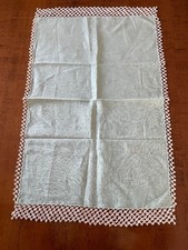 TOVAGLIETTA/COPRIVASSOIO in PURO LINO verde salvia con pizzo UNCINETTO a mano