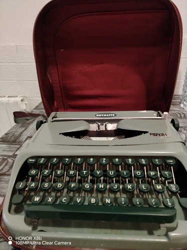 Macchina per scrivere - per,