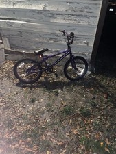 questa è una bici BMX Dynacraft Genesis Krome 20 pollici viola. Età 7-14