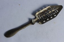 Vecchio cucchiaio di assenzio