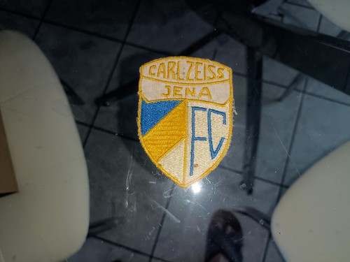 Vecchio distintivo calcio ddr - distintivo,