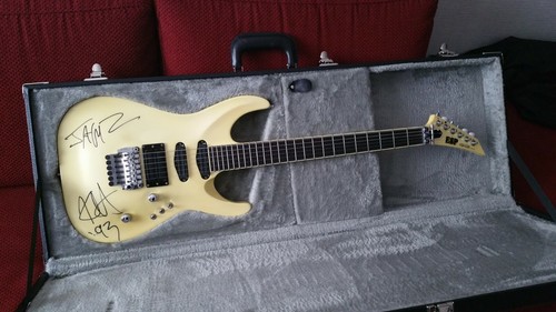 Esp metallica hand signed - esp,