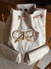 Borsa Tipo Sacco Da Donna Marca Carpisa.