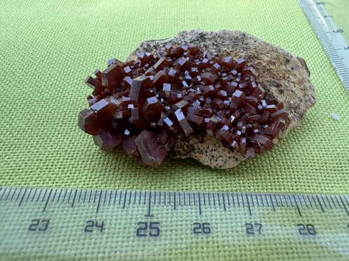 Superbe vanadinite rouge avec - ,