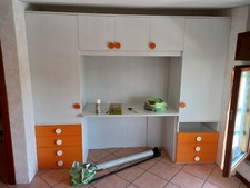 camera da letto completa di struttura letto 1 piazza e mezzo con contenitore; 