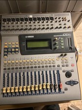 Mixer Yamaha 01v