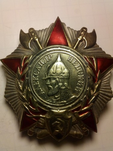Distintivo tono argento