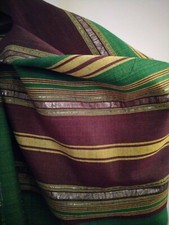 Stola indiana in pura seta, con frangia, inserti filo d'argento, cm. 190 x 120.