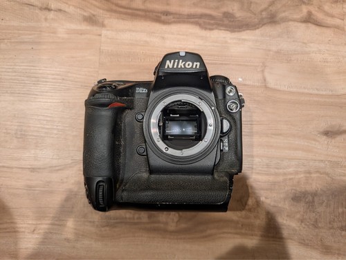 Read nikon d2xs 4mp - read!,
