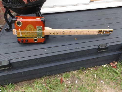 String homemade fretted - string,