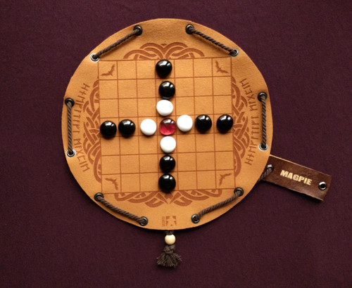 Hnefatafl magpie viking - viking, chess