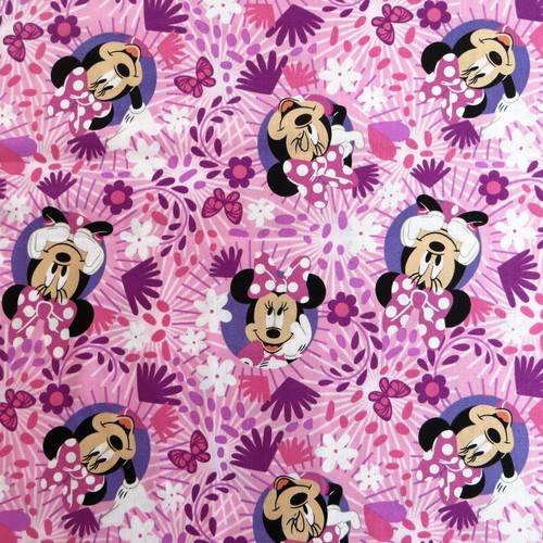The yard minnie mouse - minnie, ~