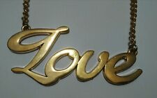 Collana donna con scritta love dorata. Idea regalo di San Valentino!