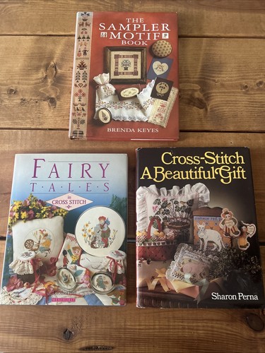 Libri punto croce fatti - , mano