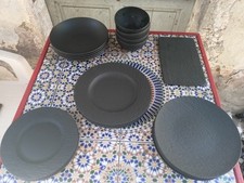 VILLEROY E BOCH PREGIATO SERVIZIO NERO PER 4 PERSONE 21 PEZZI TOTALE