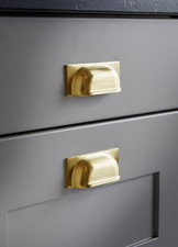 Maniglia e pomello per tazza