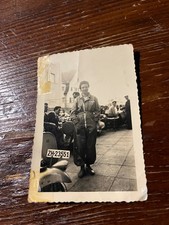 Foto vespa faro basso  ragazza raduno  Zurigo ?? epoca fotografia