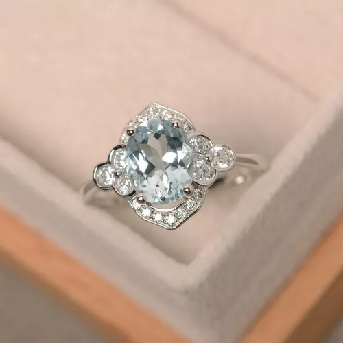 Anello ovale con diamanti