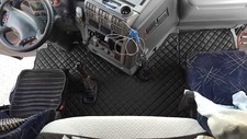 TAPPETI + COPRICOFANO IN ECOPELLE NERO PER IVECO STRALIS ACTIVE SPACE